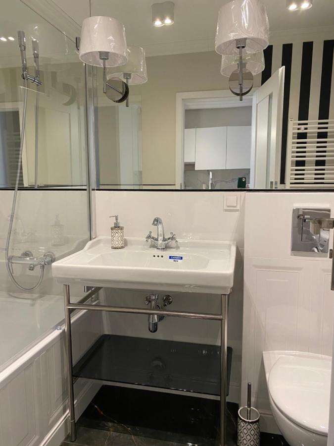 Przyjazny Apartament Appartamento Łódź Esterno foto
